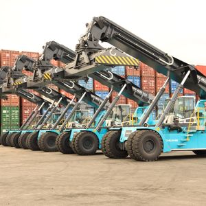 DP World_Luanda_Reach stacker